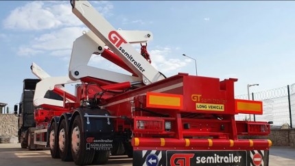 Sidelifter Container Semi-trailer. Sideloader lift and transport system