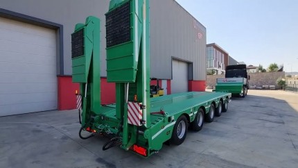 5 Axles Extandable Lowbed Color: Green "Operation of Ramps"
