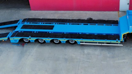 Lowbed operation with expanding platform